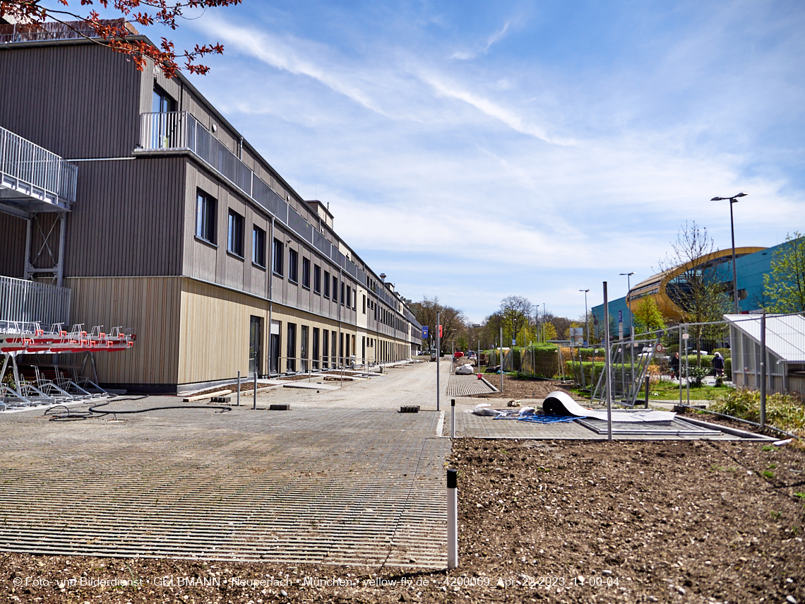 22.04.2023 - Baustelle Montessori Schule im Plettzentrum in Neuperlach